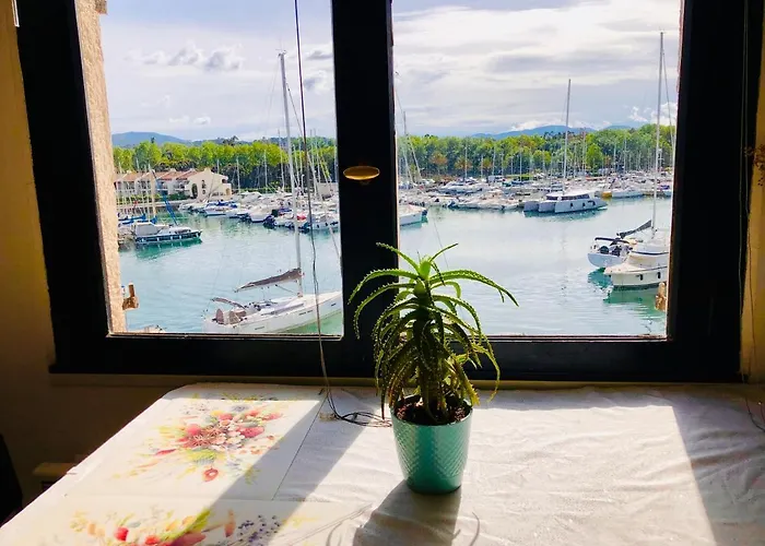Petit Cocon Magnifique Vue Sur Marina Dans Le Golfe De Saint Tropez